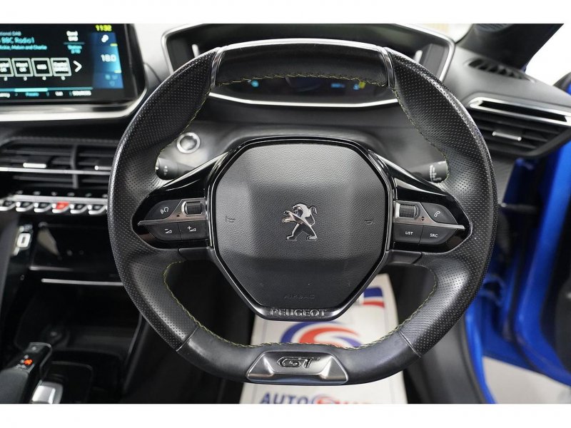 PEUGEOT E-208