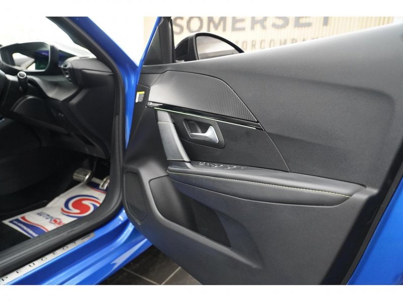 PEUGEOT E-208