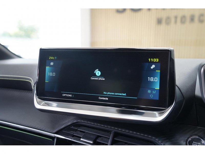 PEUGEOT E-208
