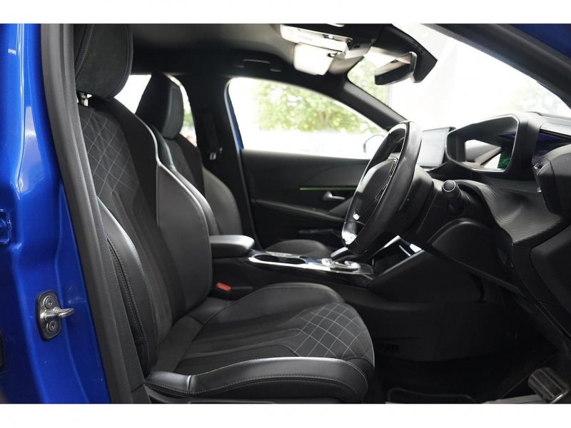 PEUGEOT E-208