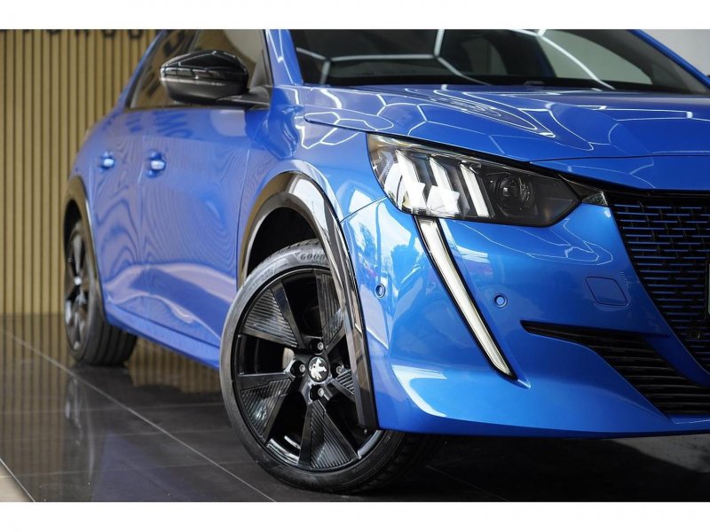 PEUGEOT E-208