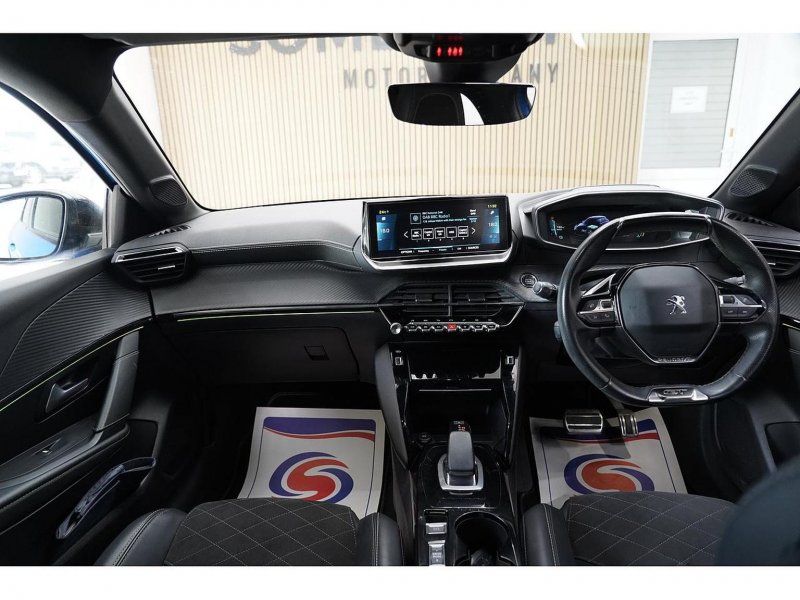 PEUGEOT E-208