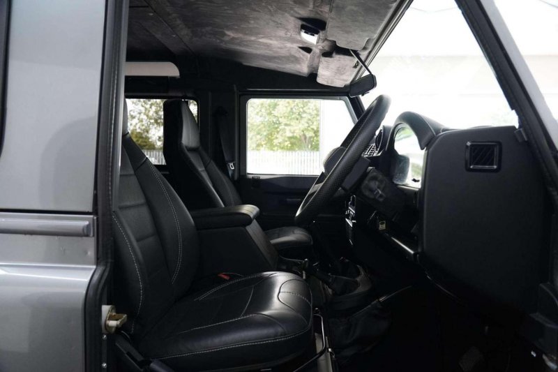 LAND ROVER DEFENDER 90