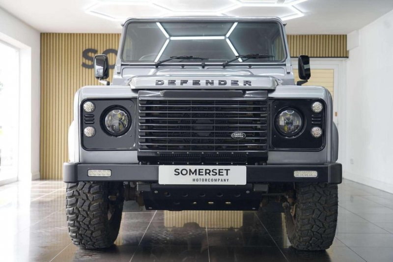 LAND ROVER DEFENDER 90