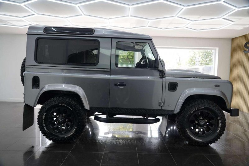 LAND ROVER DEFENDER 90