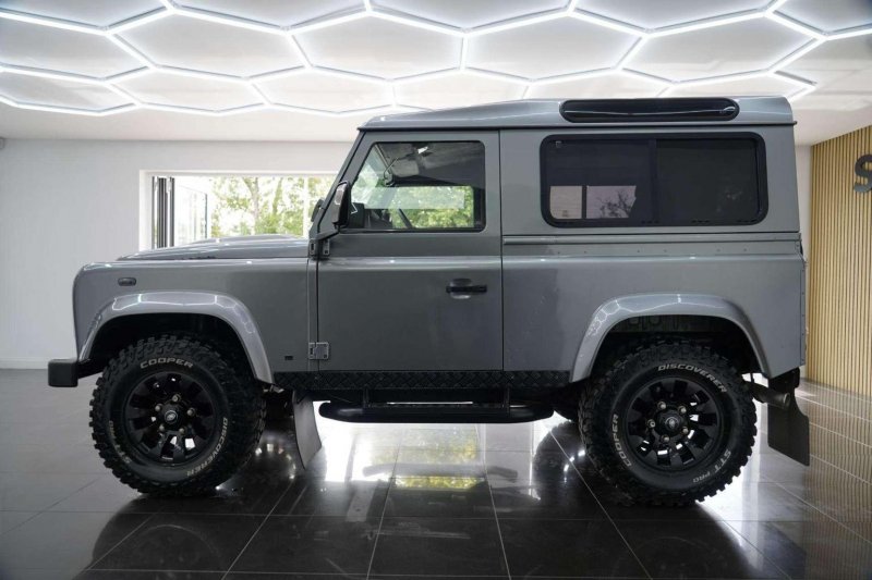 LAND ROVER DEFENDER 90