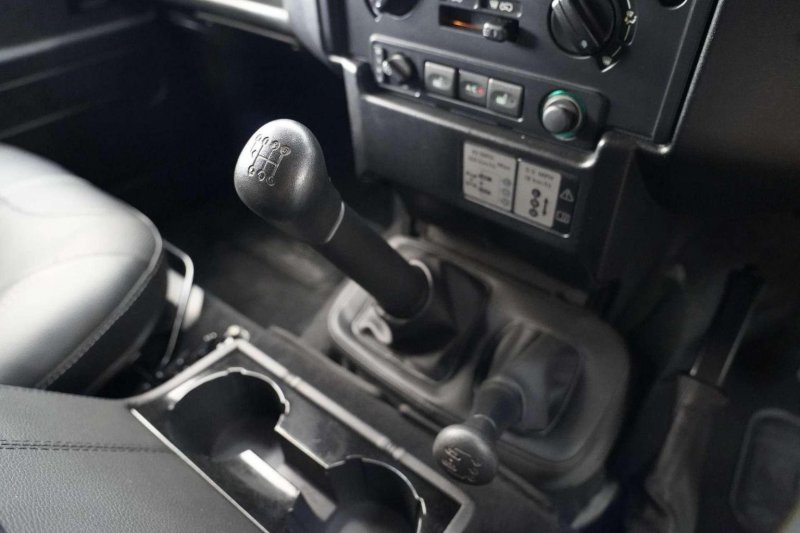 LAND ROVER DEFENDER 90