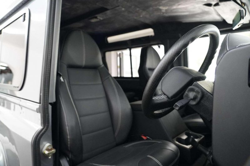 LAND ROVER DEFENDER 90