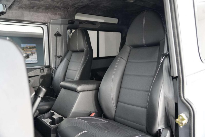 LAND ROVER DEFENDER 90