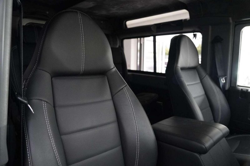 LAND ROVER DEFENDER 90