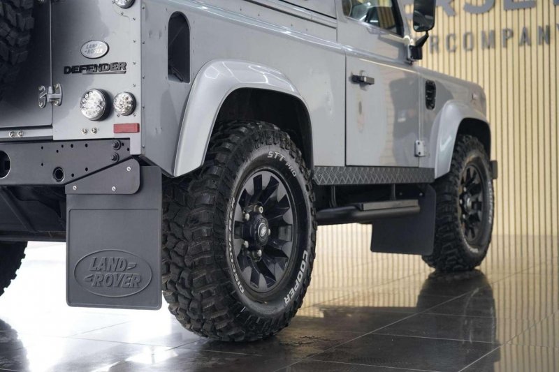 LAND ROVER DEFENDER 90