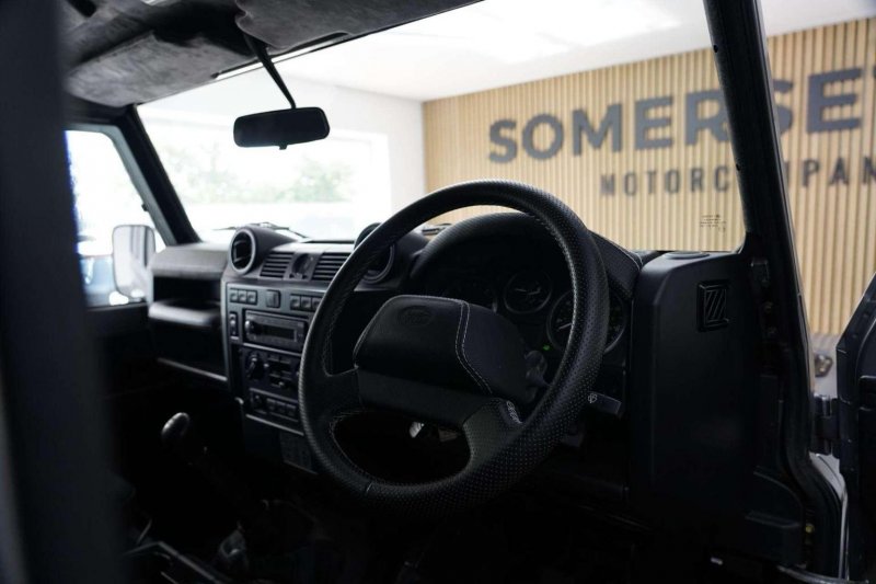 LAND ROVER DEFENDER 90
