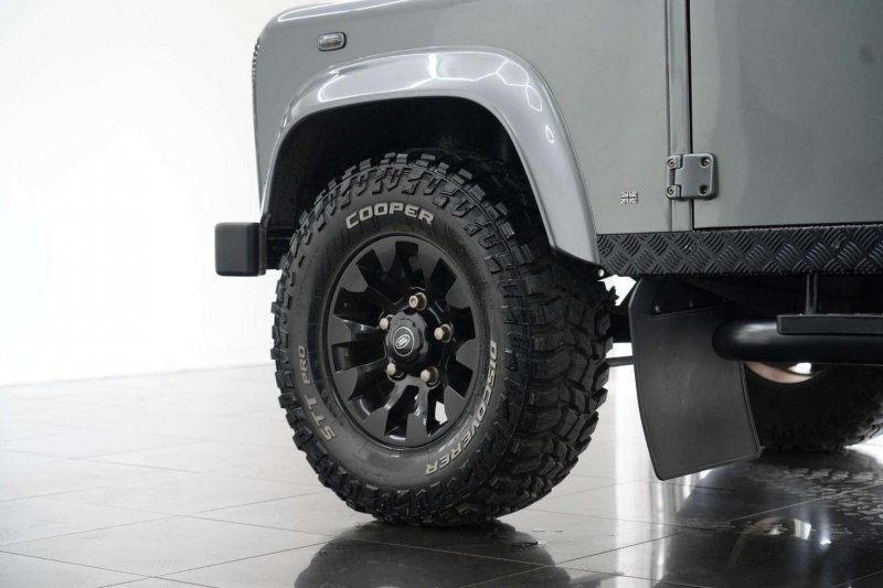 LAND ROVER DEFENDER 90