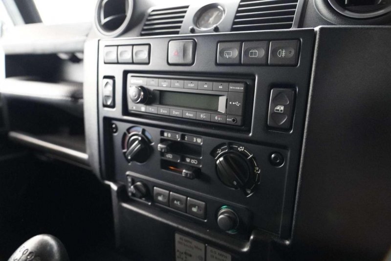 LAND ROVER DEFENDER 90