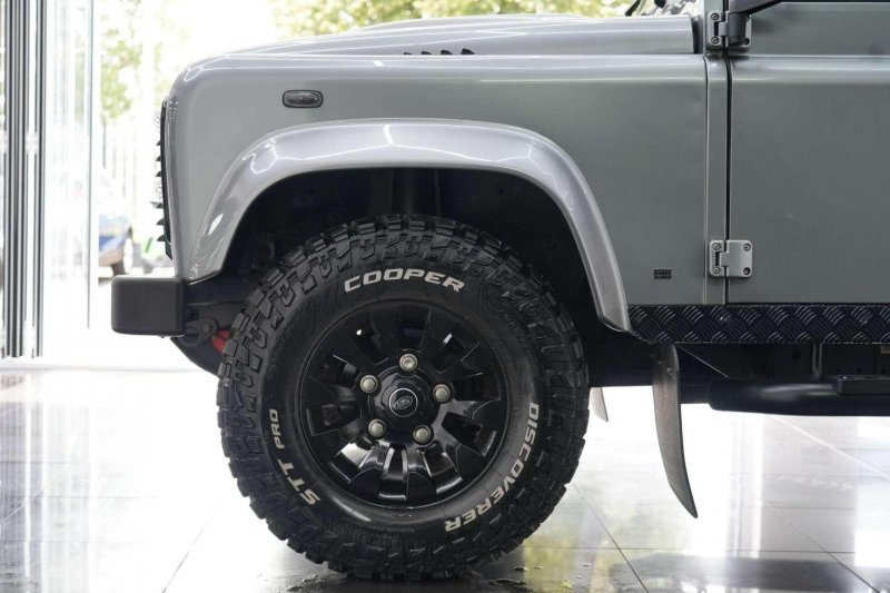 LAND ROVER DEFENDER 90
