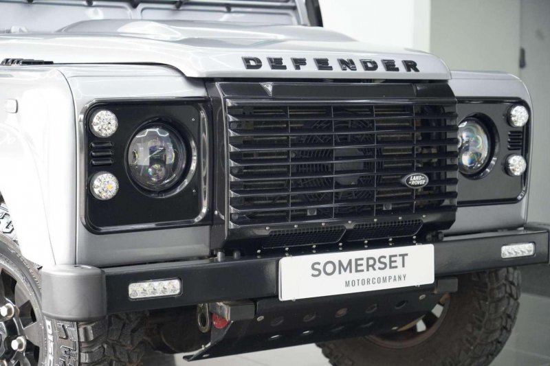 LAND ROVER DEFENDER 90