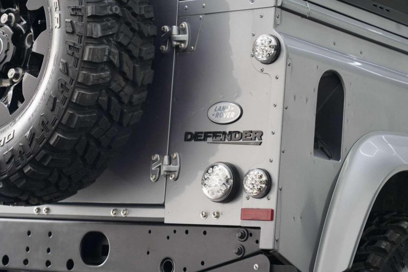 LAND ROVER DEFENDER 90
