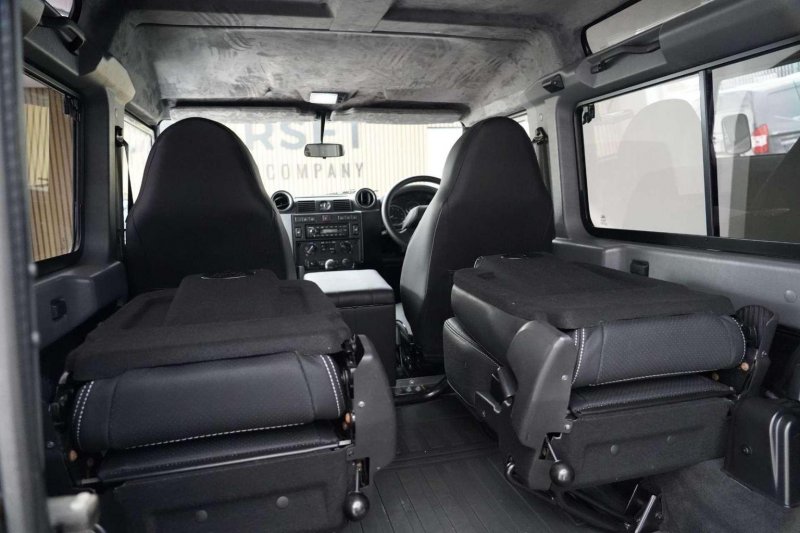 LAND ROVER DEFENDER 90
