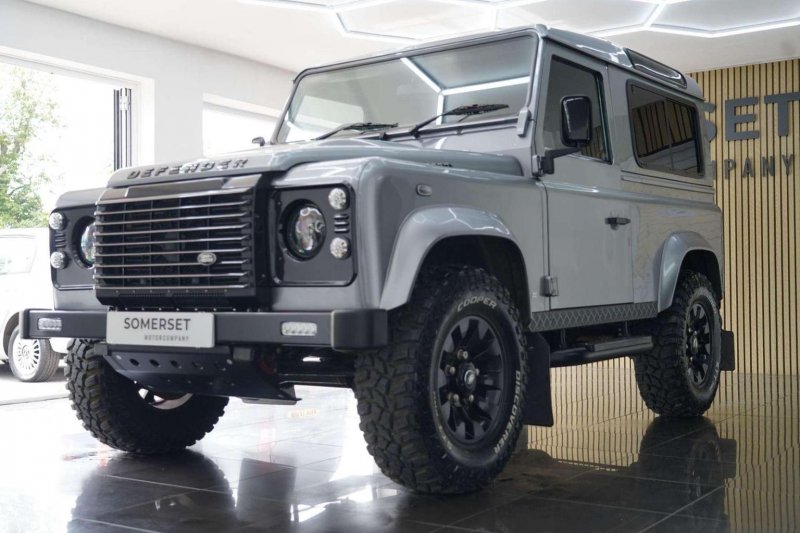 LAND ROVER DEFENDER 90