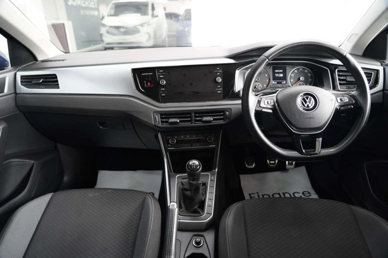 VOLKSWAGEN POLO