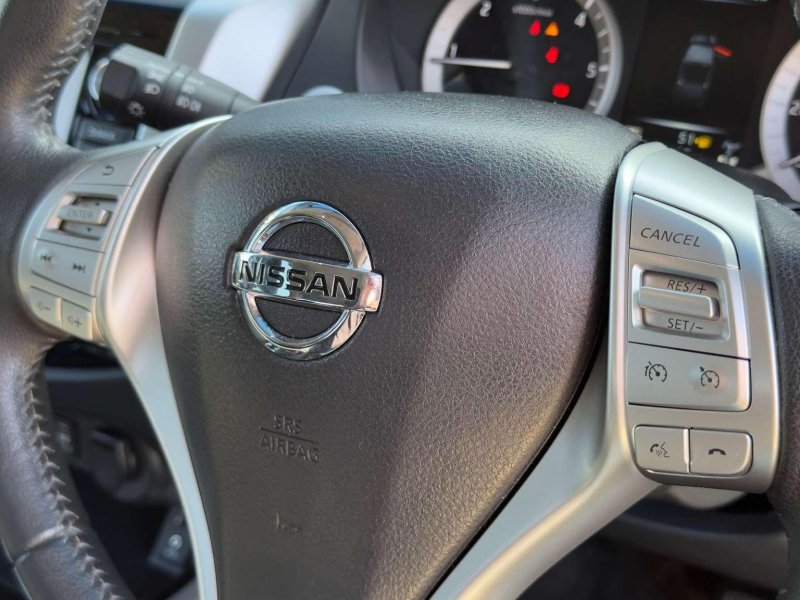 NISSAN NAVARA