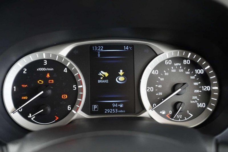 NISSAN NAVARA