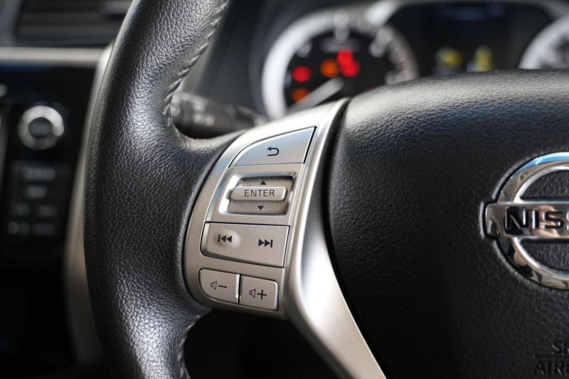 NISSAN NAVARA