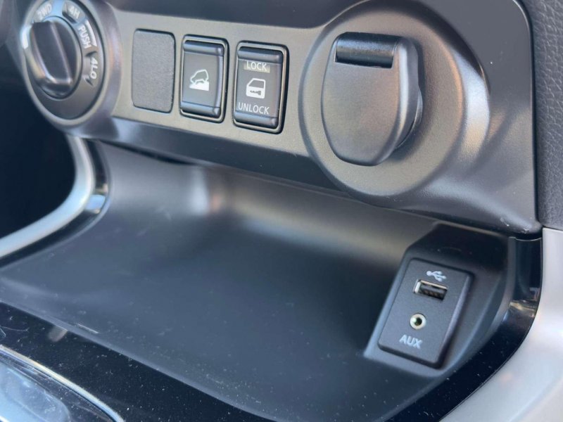 NISSAN NAVARA