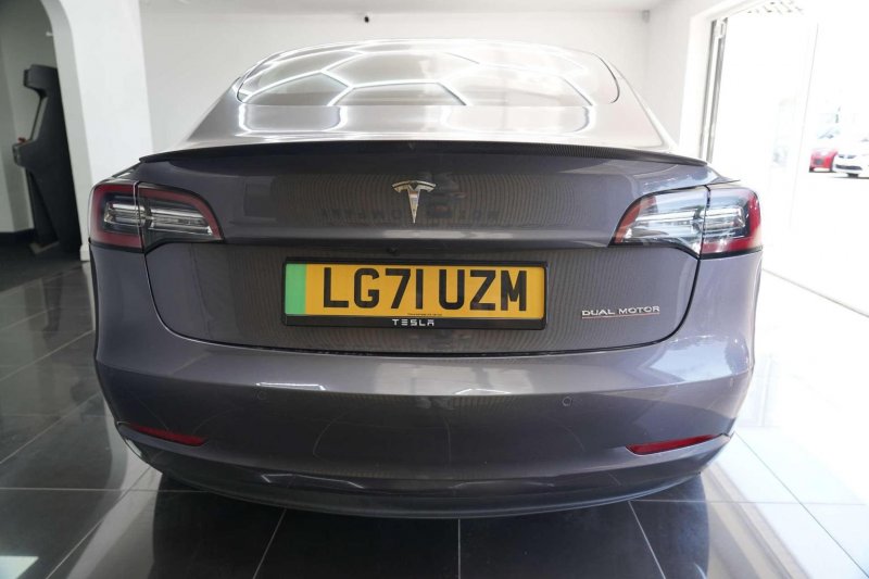 TESLA MODEL 3