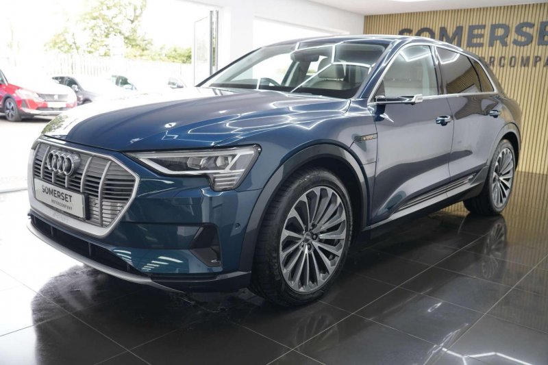 AUDI E-TRON