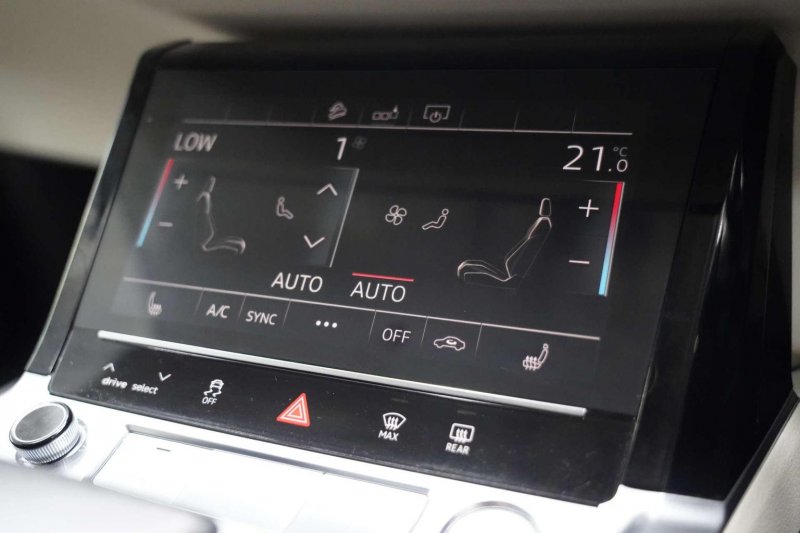AUDI E-TRON