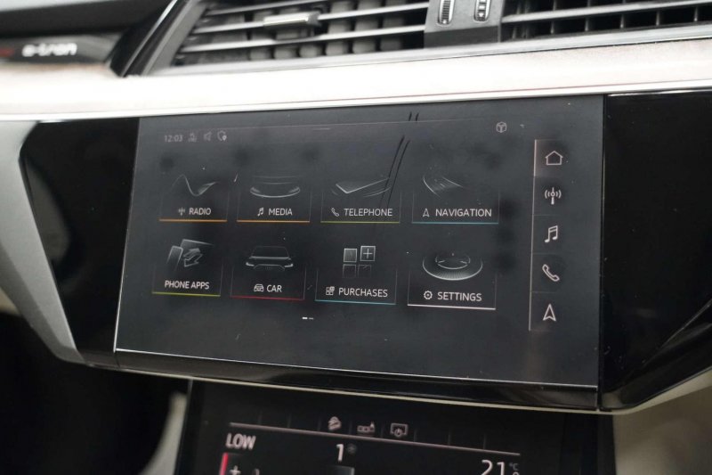 AUDI E-TRON