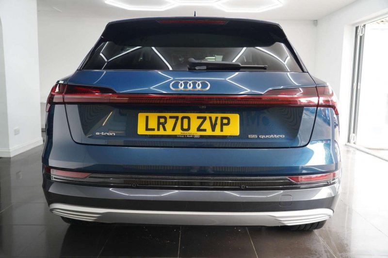 AUDI E-TRON