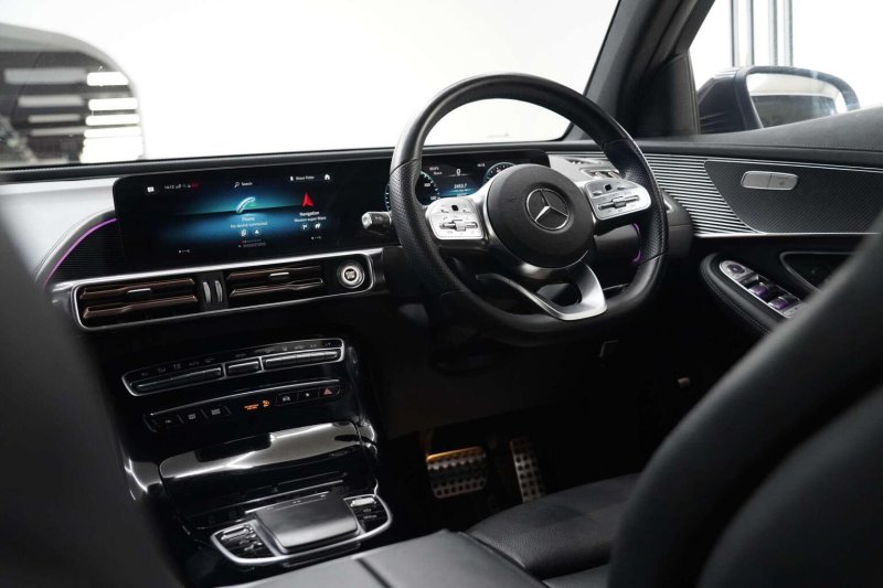 MERCEDES-BENZ EQC