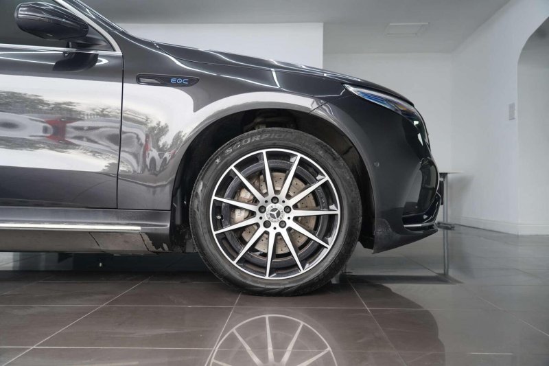 MERCEDES-BENZ EQC