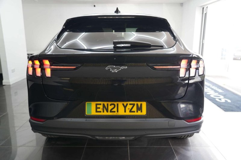 FORD MUSTANG