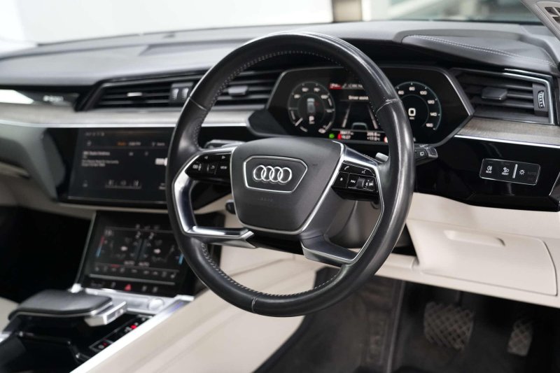 AUDI E-TRON