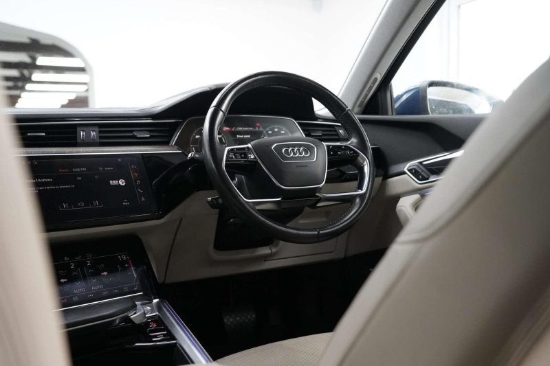 AUDI E-TRON