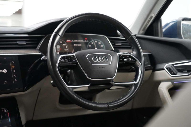 AUDI E-TRON