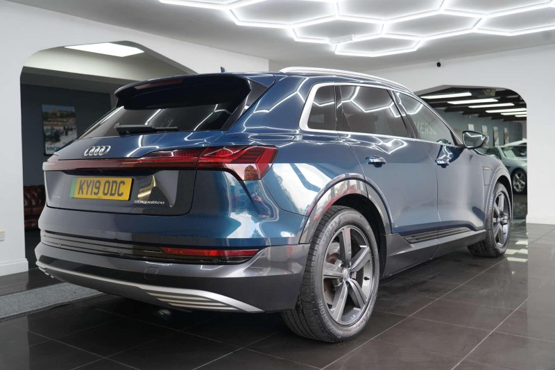 AUDI E-TRON