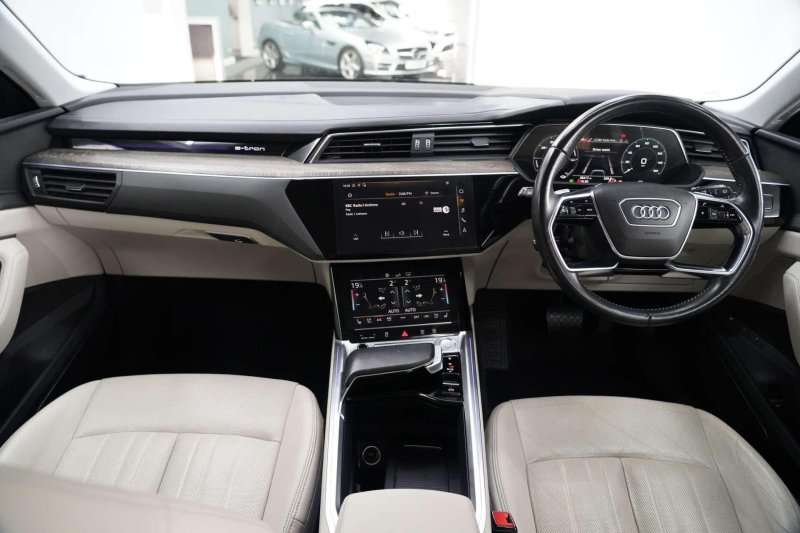 AUDI E-TRON