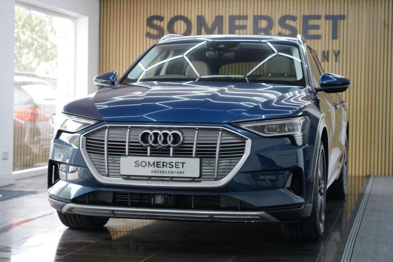 AUDI E-TRON