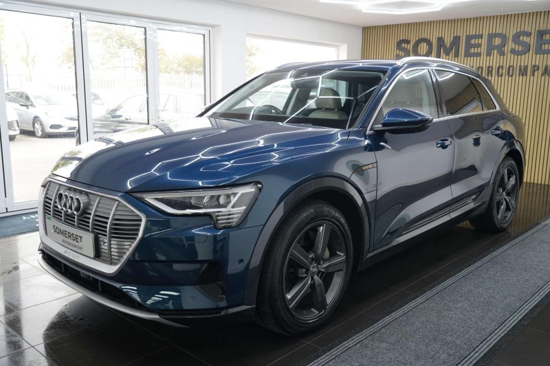 AUDI E-TRON