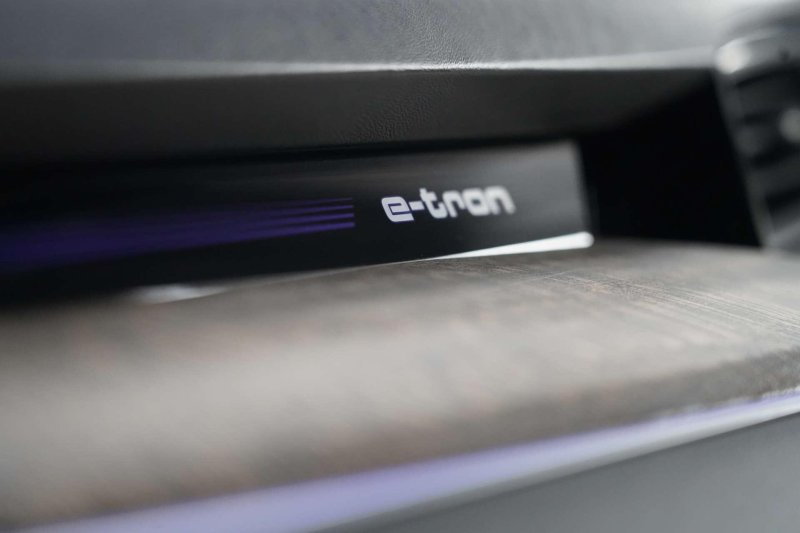 AUDI E-TRON