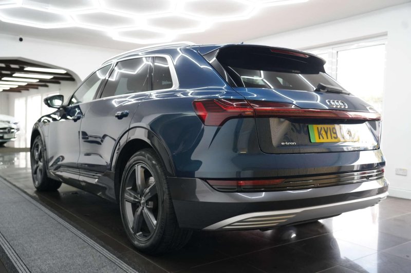 AUDI E-TRON