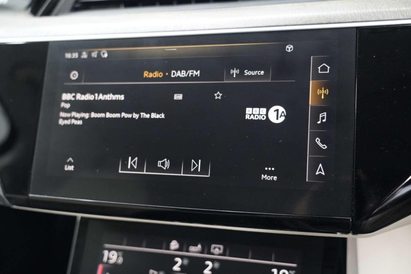 AUDI E-TRON