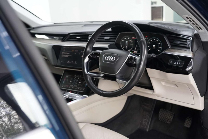AUDI E-TRON